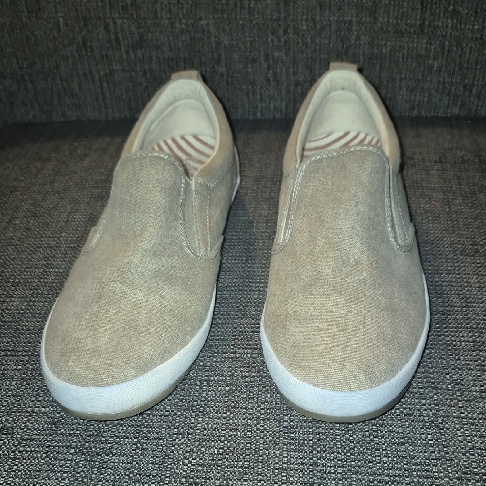 Taos Footwear Taupe Slip-On Canvas Flats - Picture 2 of 10